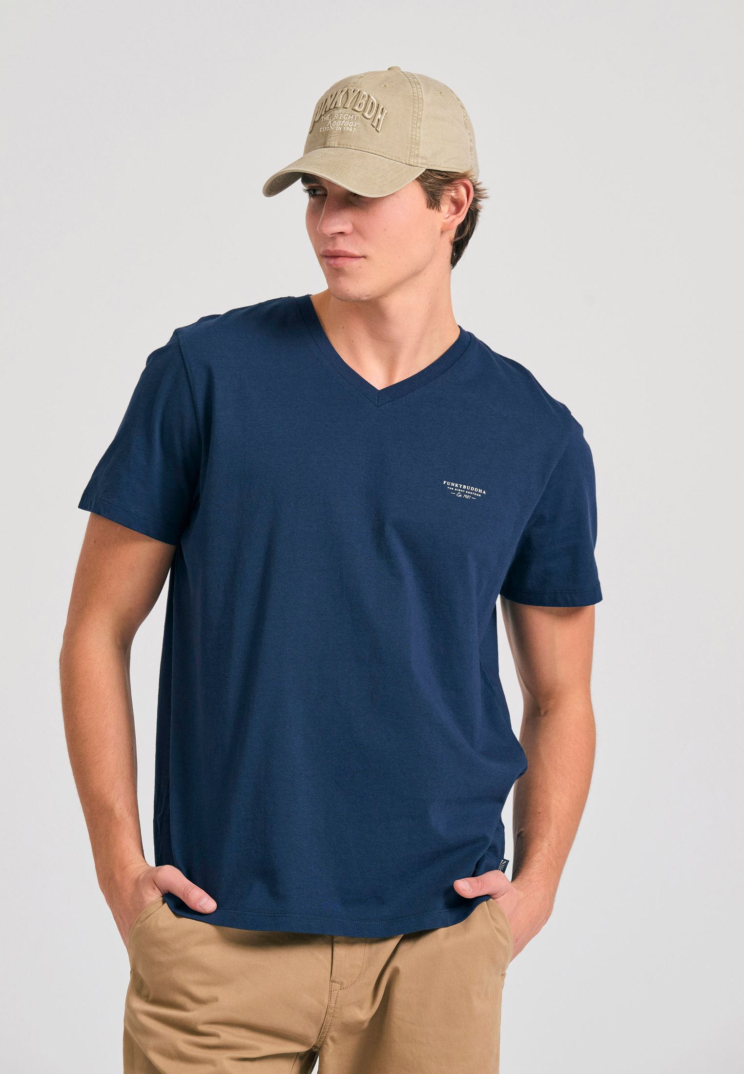 V-neck t-shirt με logo στο στήθος