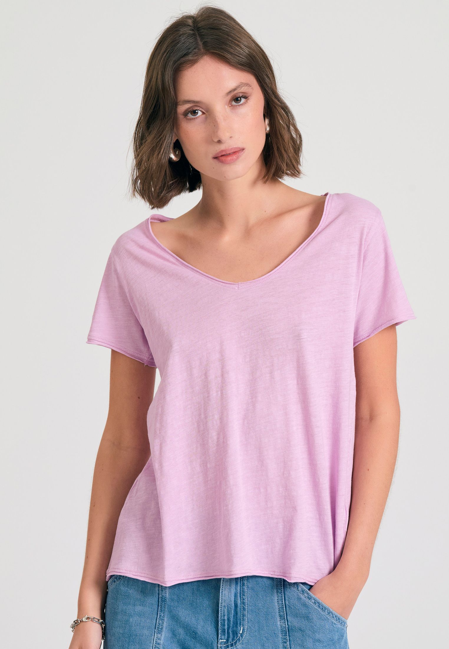 Γυναικείο V-neck t-shirt με raw edges - The essentials